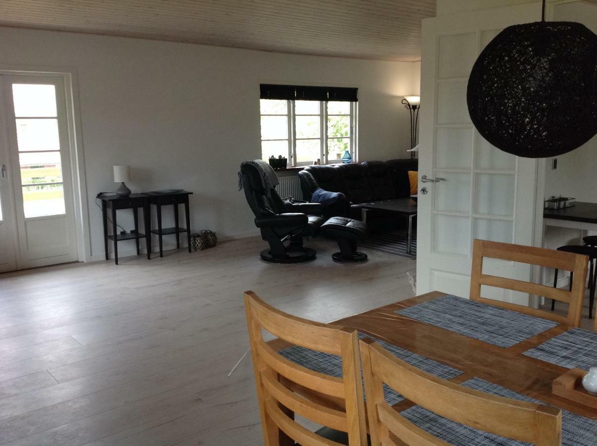 Ny Istandsat Traehus I Givskud Villa Give Buitenkant foto