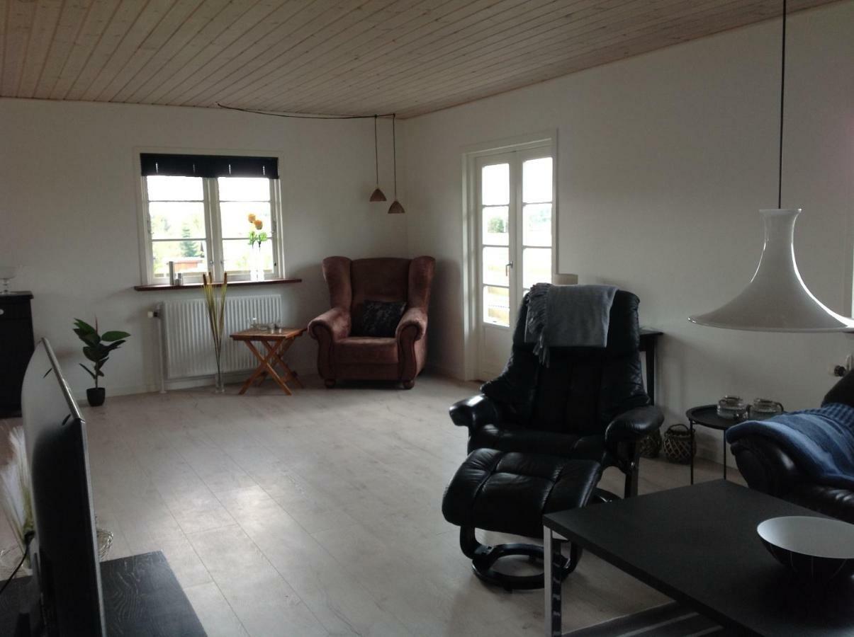 Ny Istandsat Traehus I Givskud Villa Give Buitenkant foto